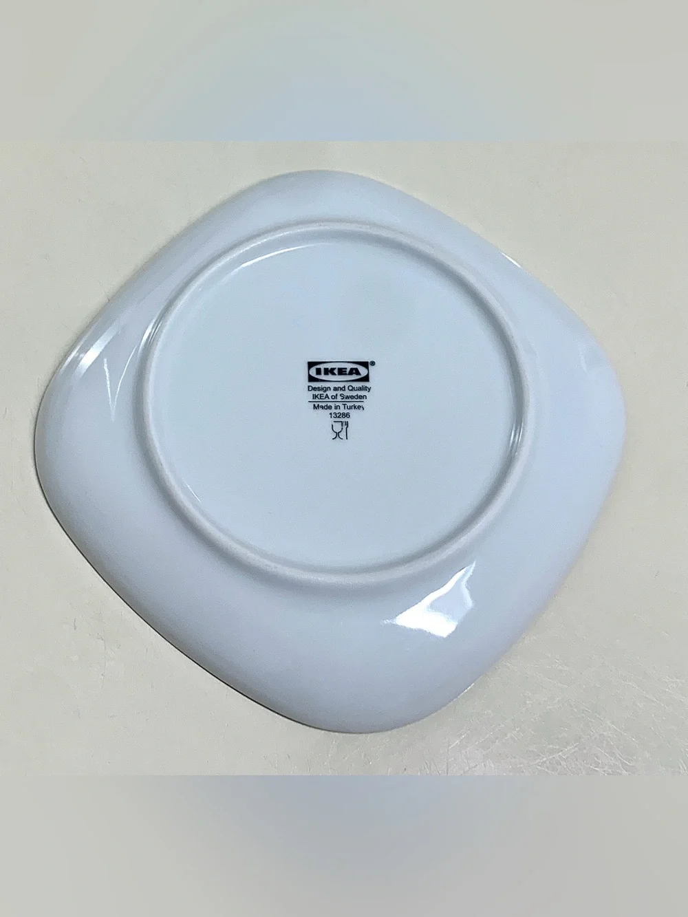White IKEA VARDERA 13286 Soft Angle Square Dinner Plate